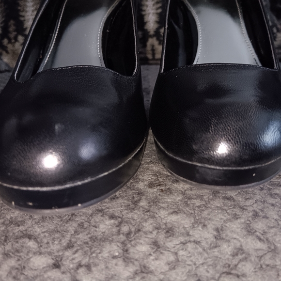Pre loved Alfani platform heel - Picture 5 of 5